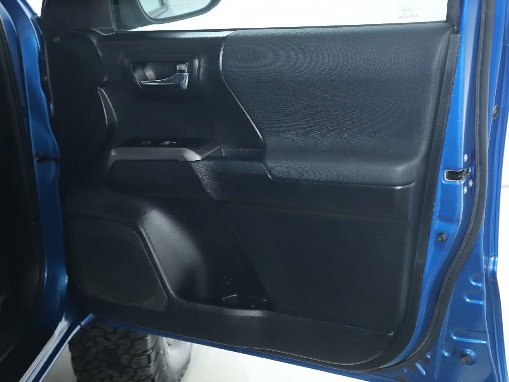 Used 2017 Toyota Tacoma TRD Off-Road w/ Premium & Technology Package image 35