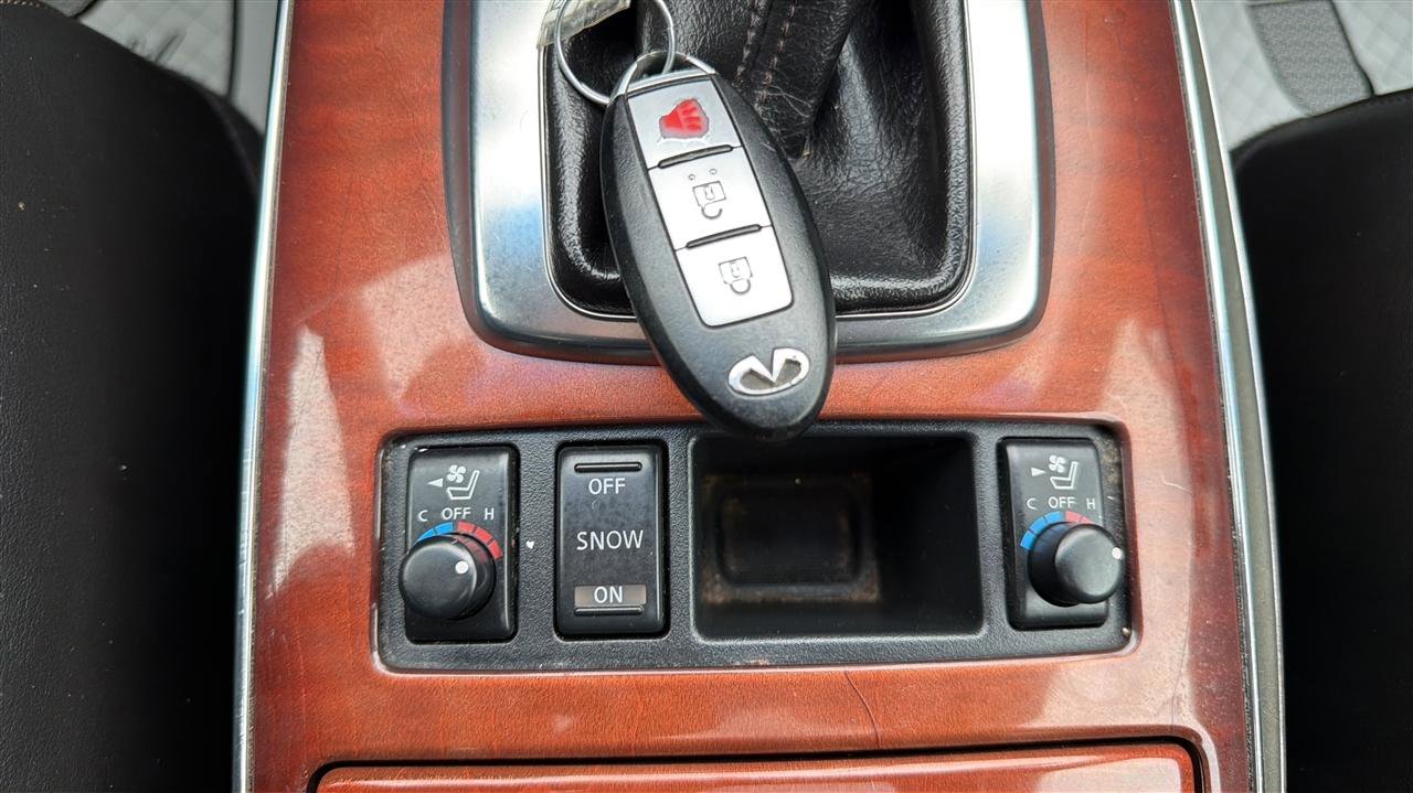 Used 2009 INFINITI FX35 2WD w/ Deluxe Touring Pkg image 28