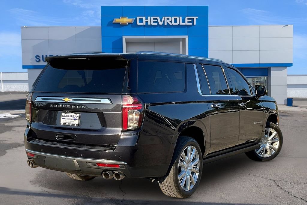 Used 2024 Chevrolet Suburban High Country RWD image 4