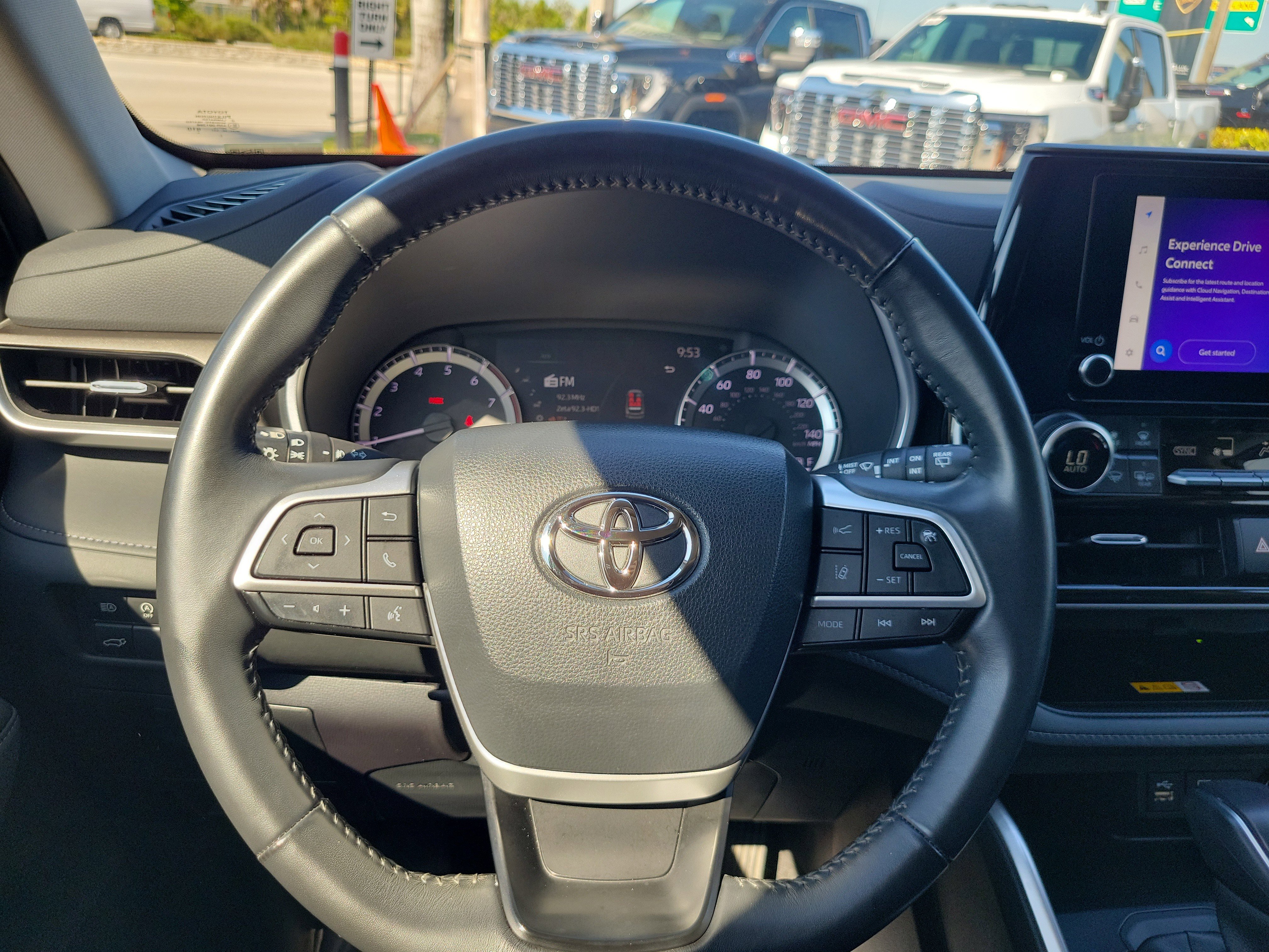 Used 2023 Toyota Highlander XLE FWD image 20