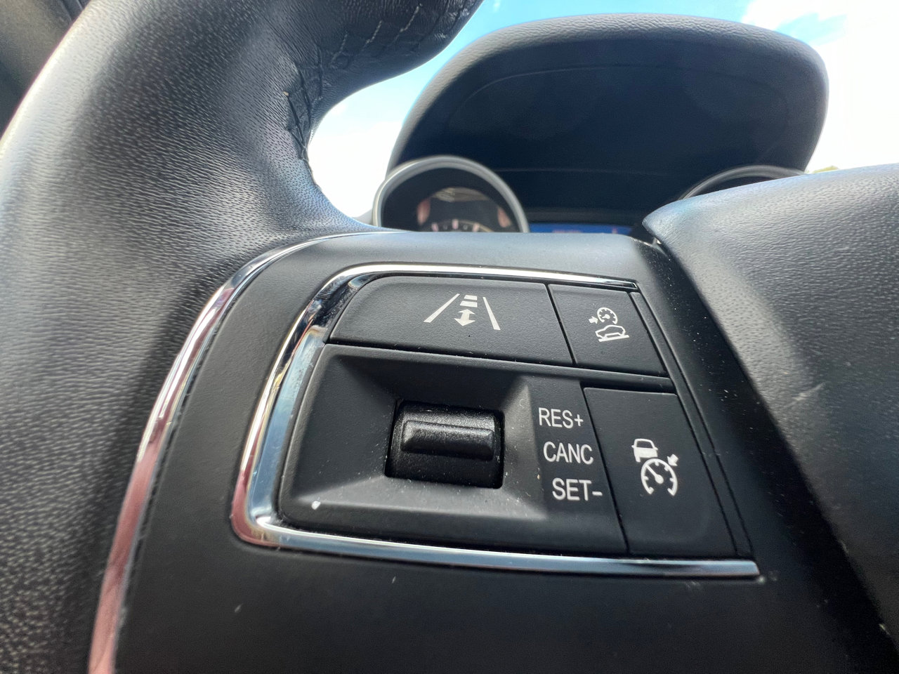 Used 2018 Maserati Levante image 45