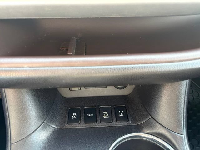 Used 2018 Toyota Highlander Limited AWD/4WD image 32
