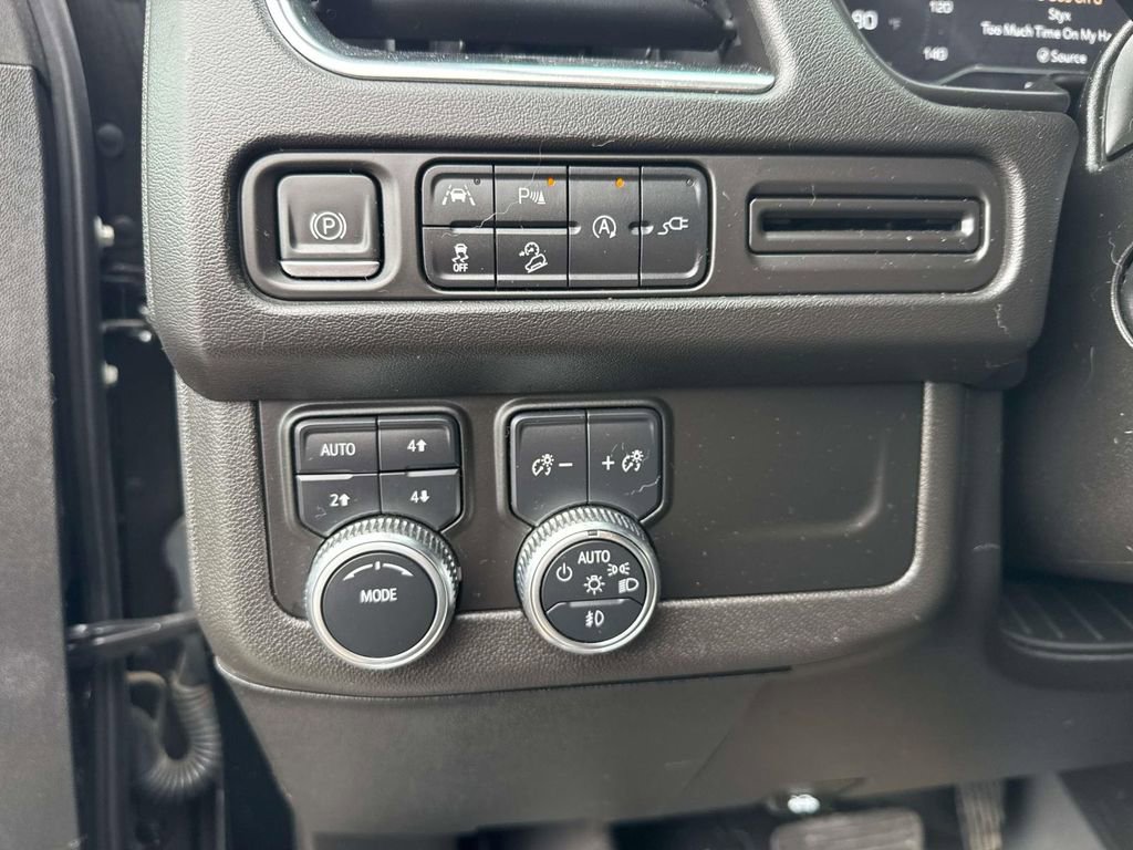 Used 2022 GMC Yukon AT4 AWD/4WD image 32