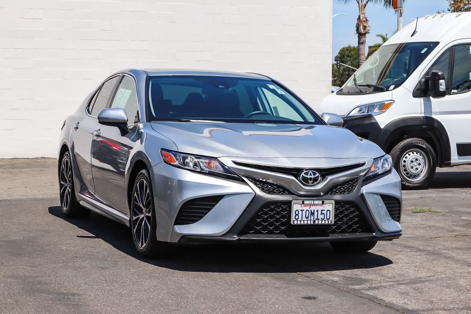 Used 2020 Toyota Camry SE FWD image 3