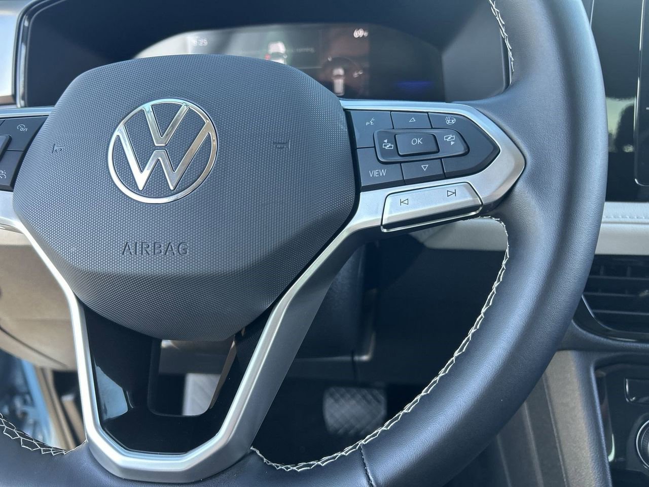 Certified 2025 Volkswagen Taos S FWD image 20