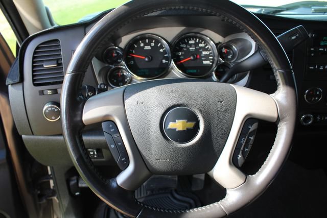 Used 2011 Chevrolet Silverado 2500 LT w/ Interior Plus Package AWD/4WD image 17
