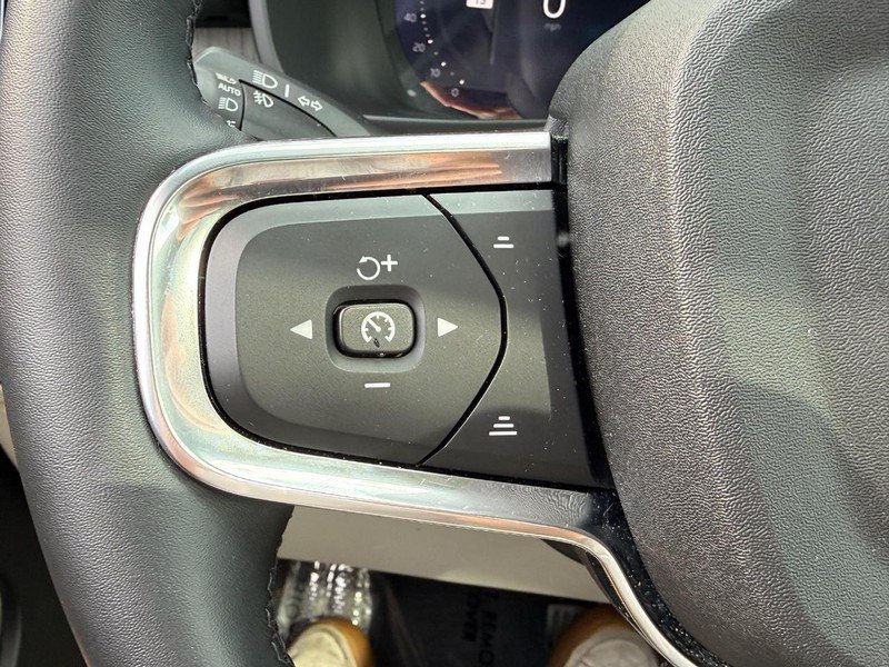 Used 2026 Volvo XC40 B5 Plus AWD/4WD image 19