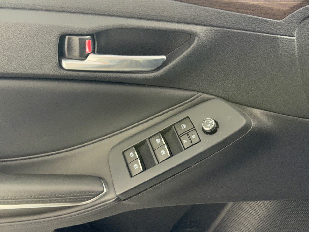 Used 2022 Toyota Avalon XLE FWD image 15