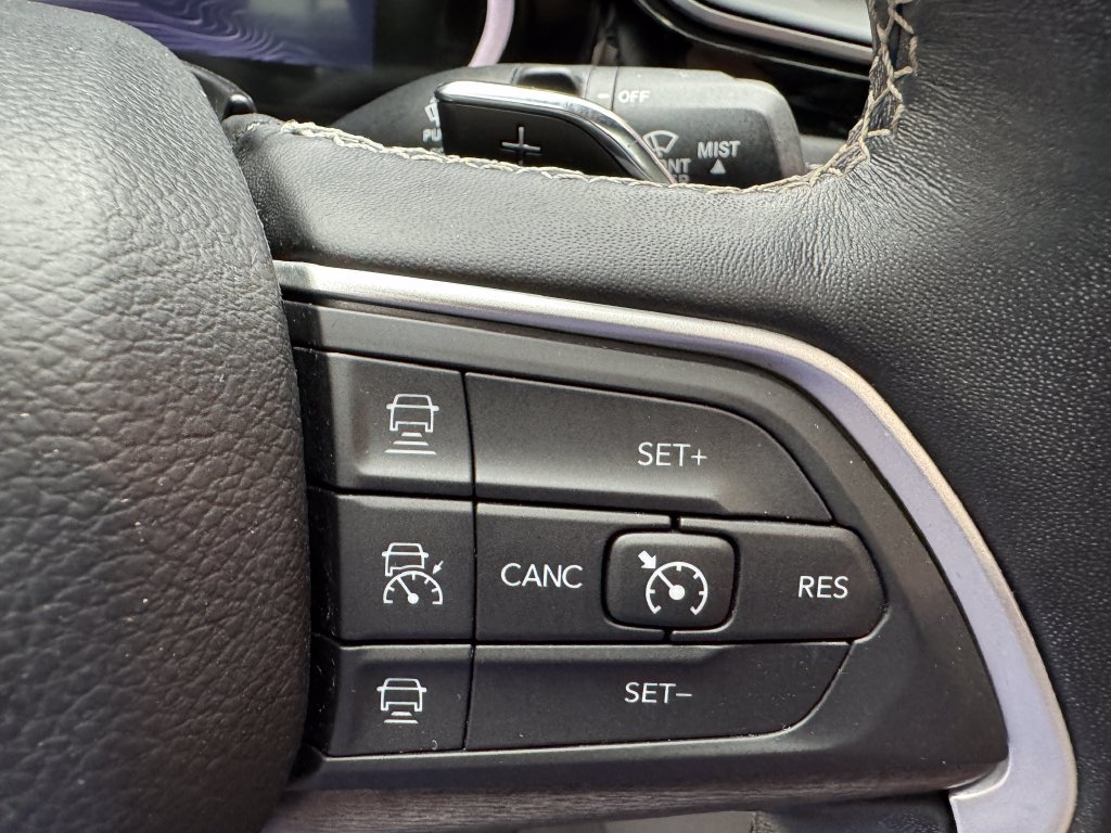 Used 2022 Jeep Grand Cherokee L Limited AWD/4WD image 16