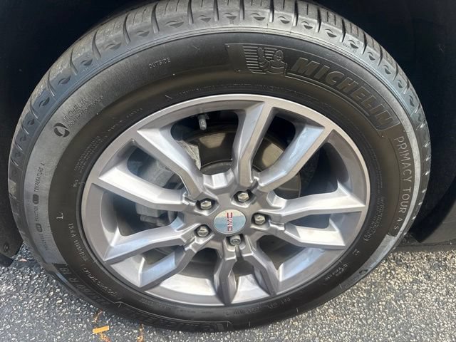 Used 2023 GMC Terrain SLT w/ Infotainment Package II AWD/4WD image 4