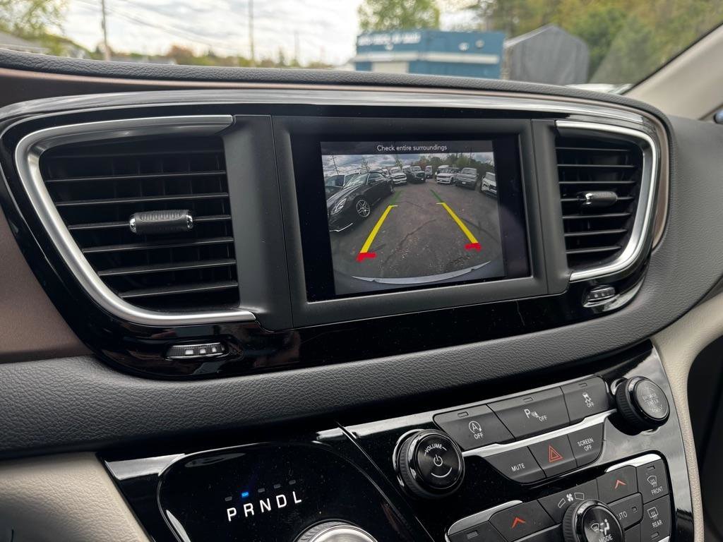 Used 2018 Chrysler Pacifica Touring Plus FWD image 19