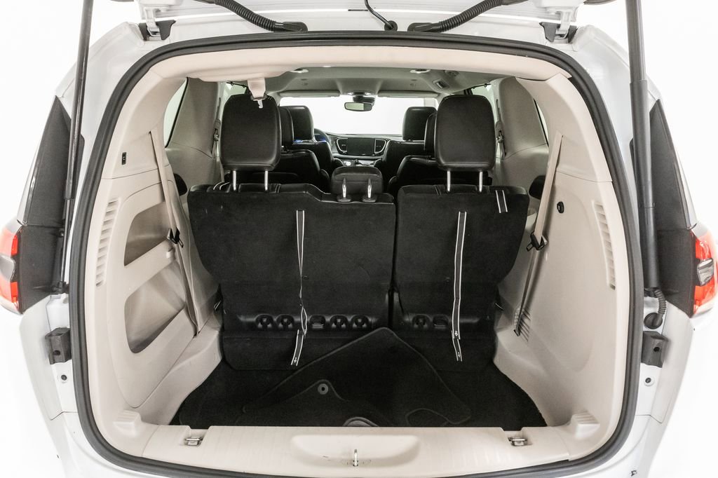 Used 2023 Chrysler Pacifica Touring-L FWD image 29