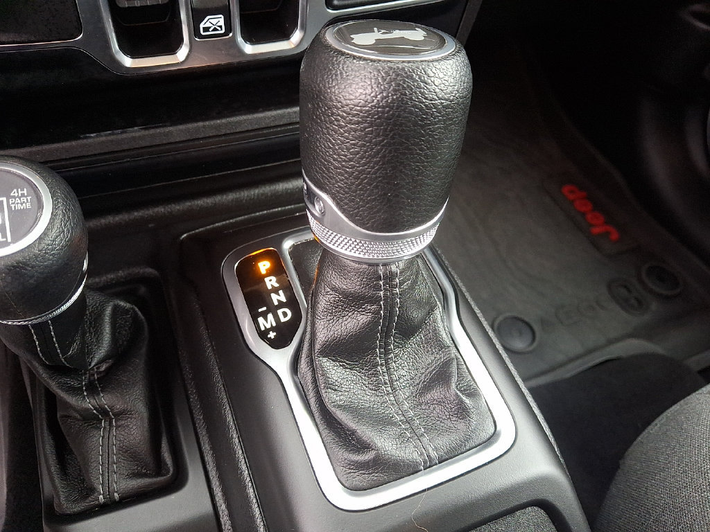 Used 2024 Jeep Wrangler Unlimited Sahara w/ Safety Group AWD/4WD image 15