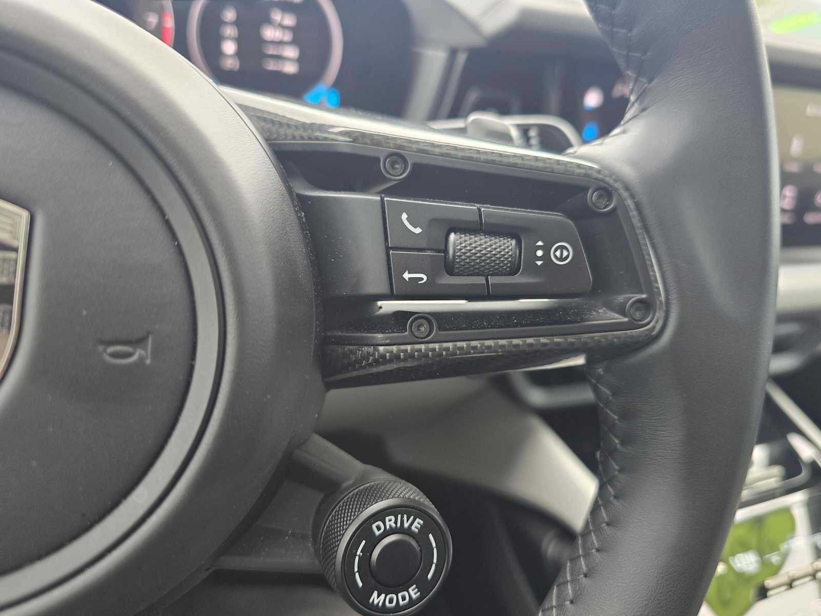 Used 2025 Porsche Cayenne Turbo image 33