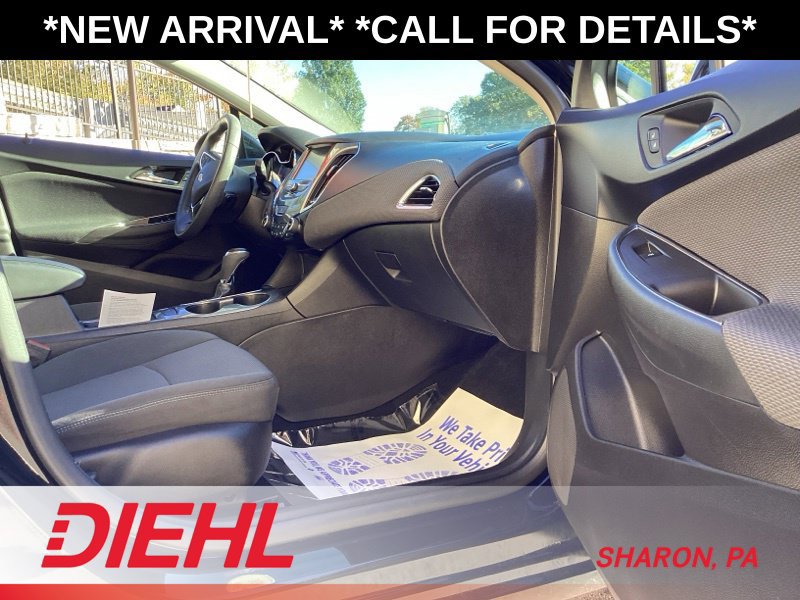 Used 2018 Chevrolet Cruze LT w/ Convenience Package FWD image 11