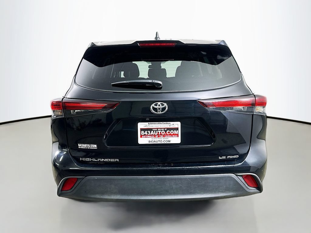 Used 2024 Toyota Highlander LE AWD/4WD image 6