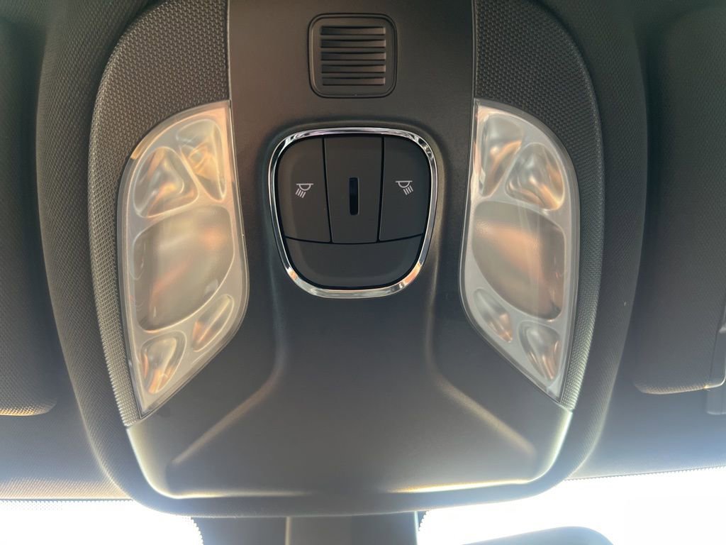 Used 2025 Jeep Compass Limited image 54