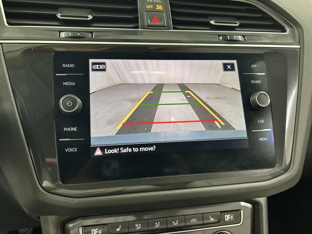 Used 2021 Volkswagen Tiguan SE w/ Panoramic Sunroof Package AWD/4WD image 15