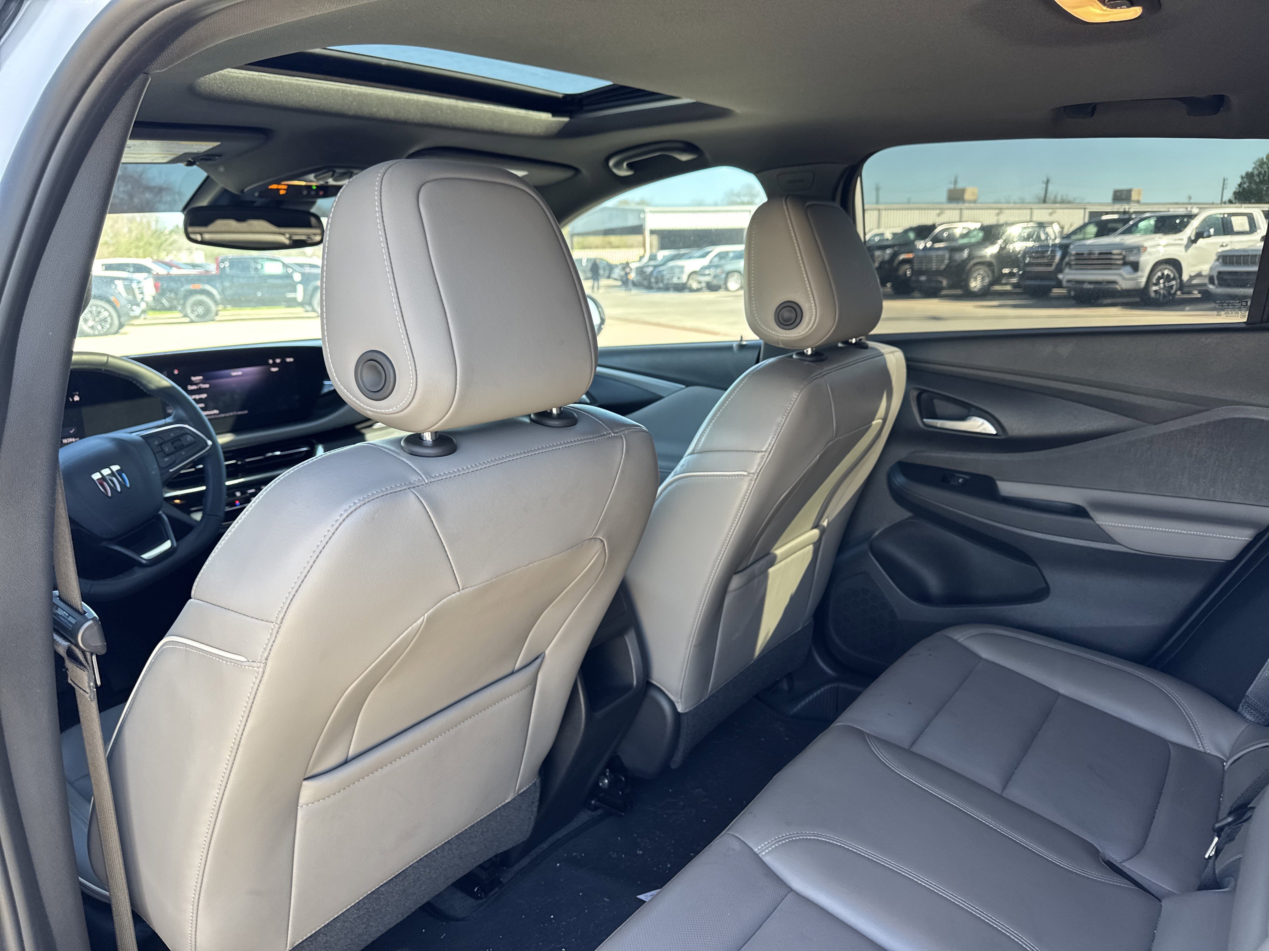 Used 2025 Buick Envista Avenir image 9