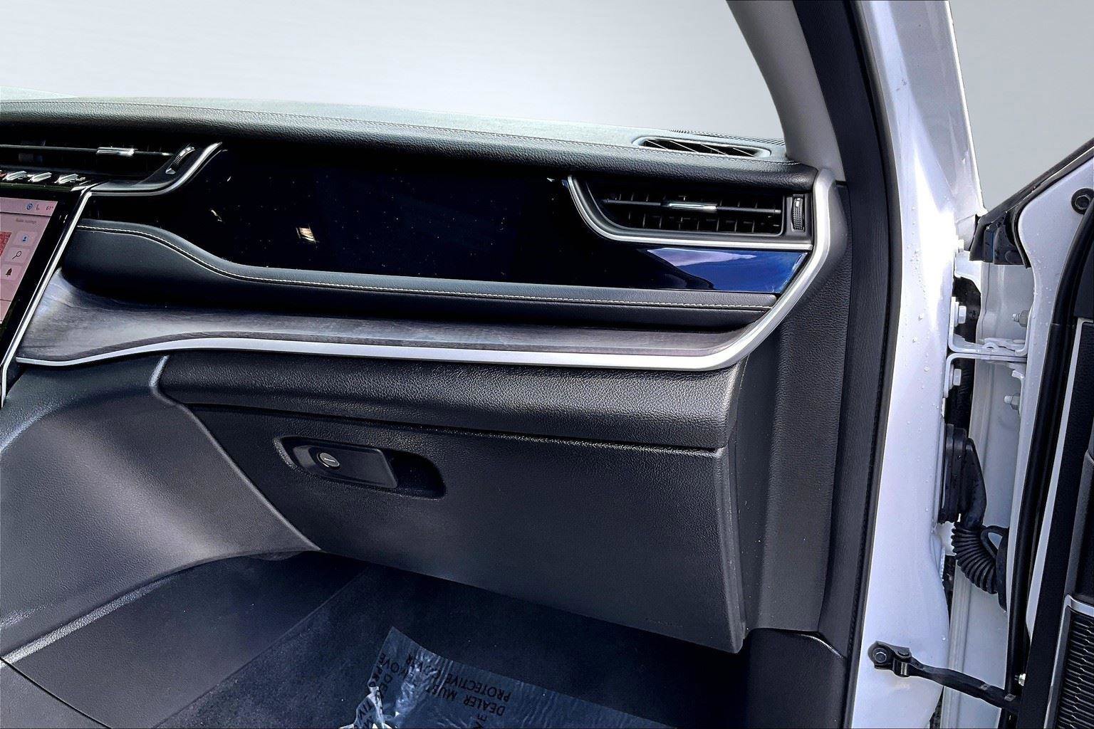 Used 2023 Jeep Grand Cherokee 4WD 4xe image 18