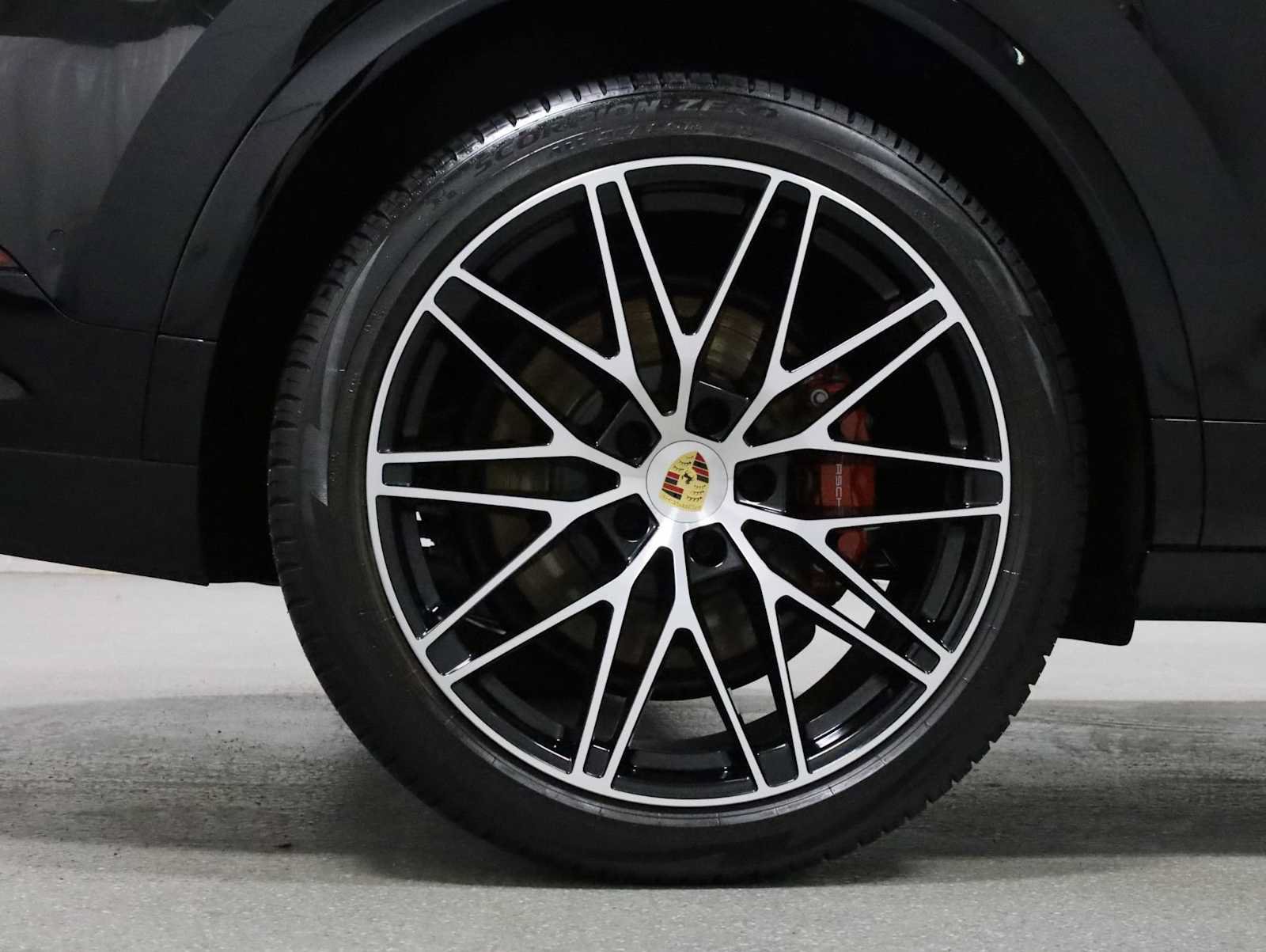 Certified 2024 Porsche Cayenne Turbo AWD/4WD image 38