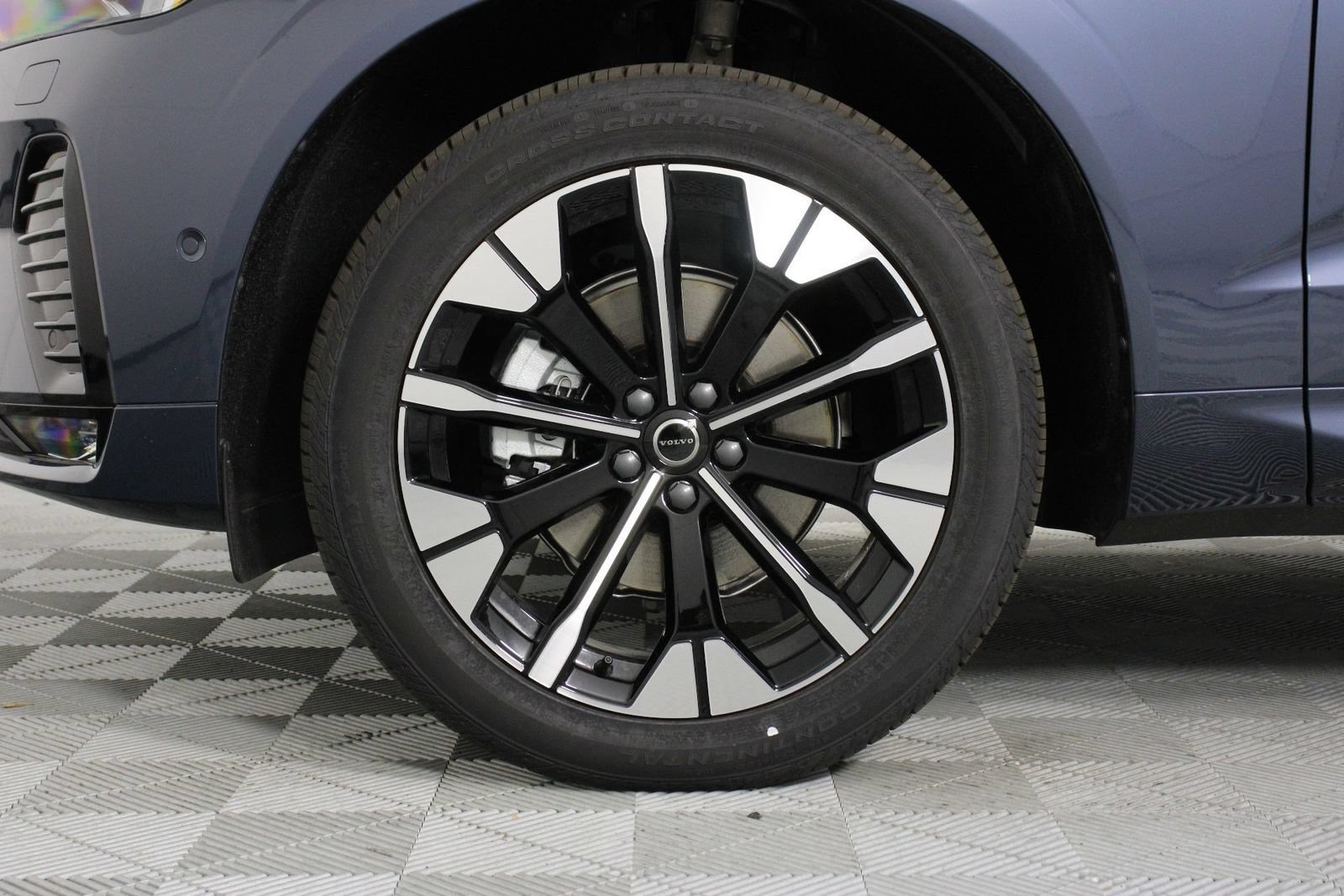 New 2026 Volvo XC60 B5 Plus w/ Climate Package AWD/4WD image 13
