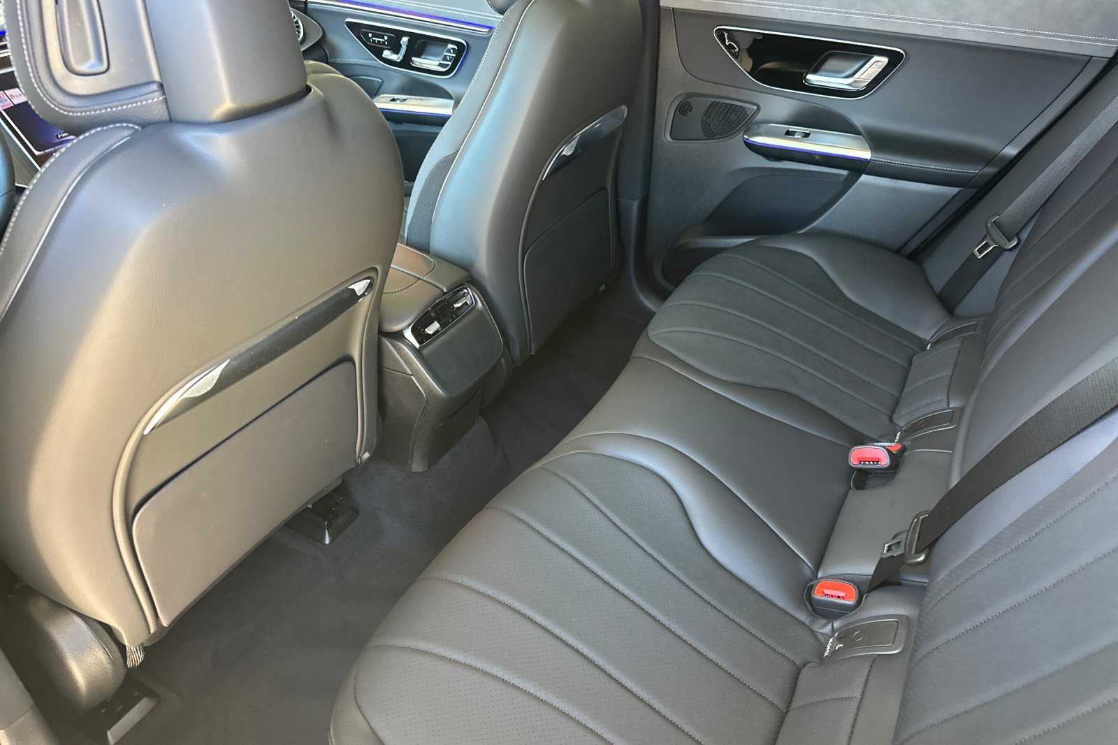 New 2026 Mercedes-Benz EQE 320 4MATIC SUV image 12