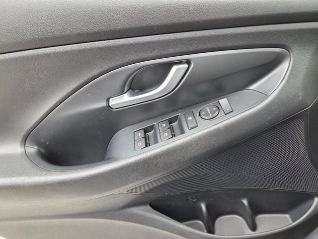 Used 2018 Hyundai Elantra GT FWD image 20