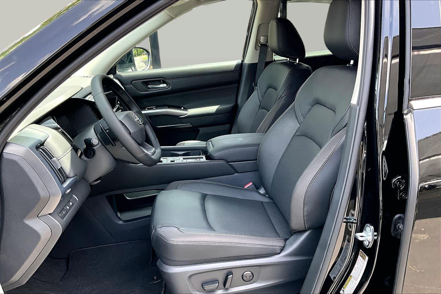New 2026 Nissan Pathfinder SL FWD image 9