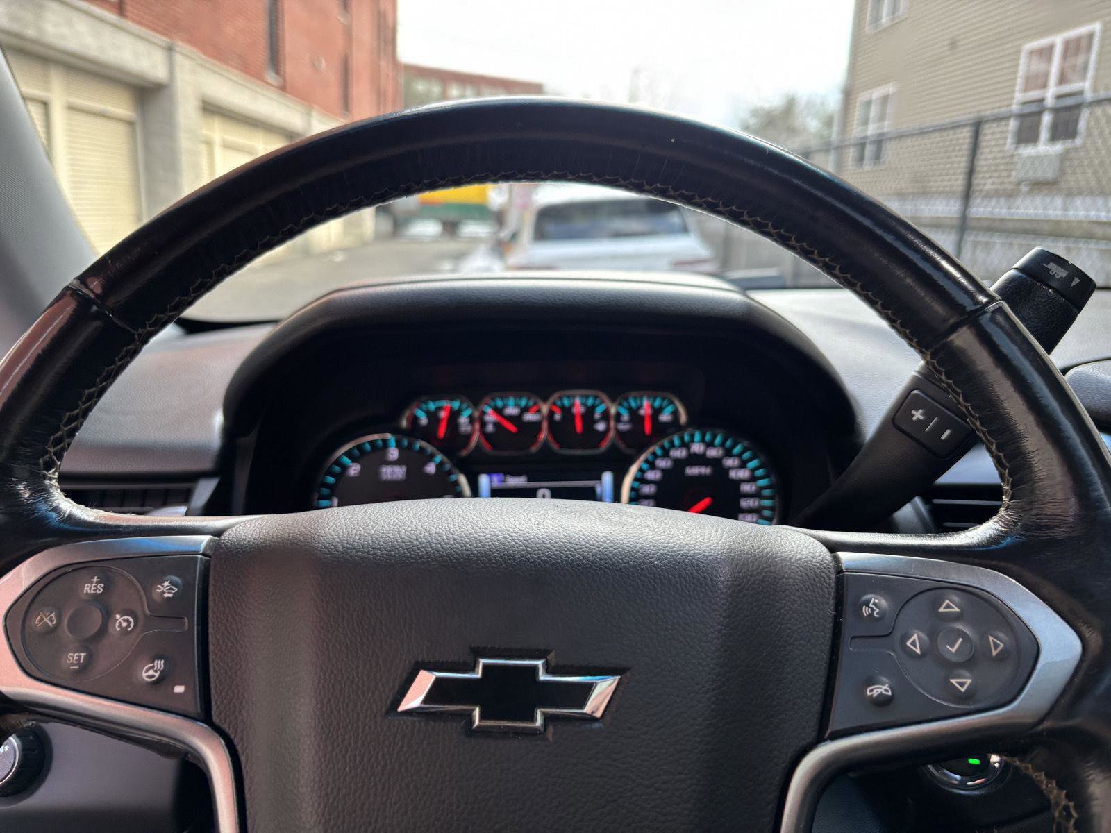 Used 2018 Chevrolet Tahoe LT w/ Luxury Package AWD/4WD image 12