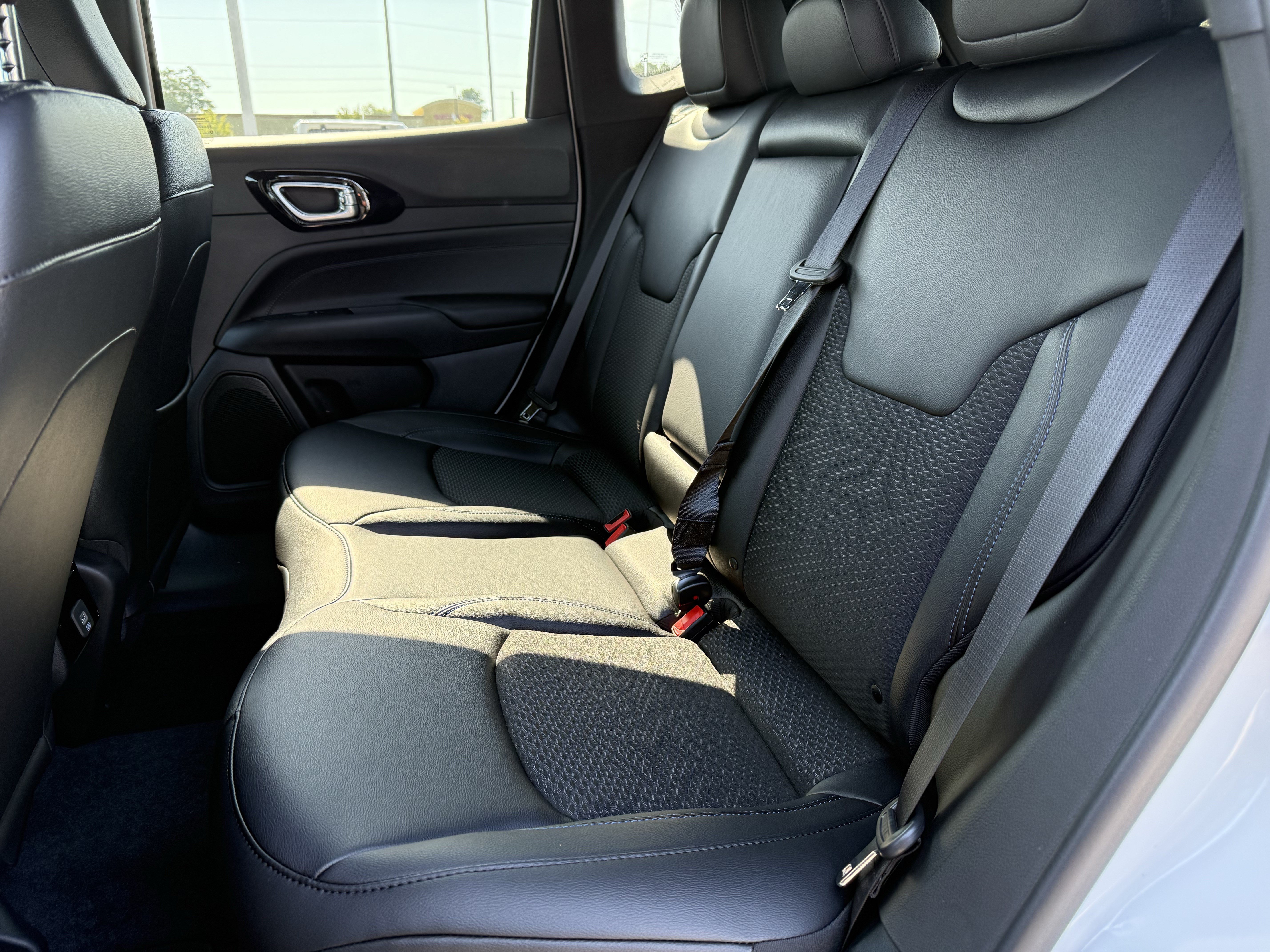 New 2026 Jeep Compass Latitude AWD/4WD image 30