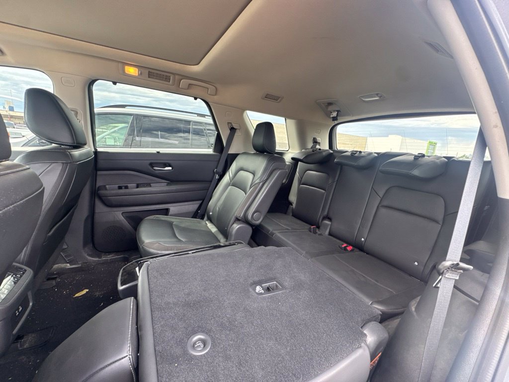 Used 2025 Nissan Pathfinder SL w/ SL Premium Package FWD image 11