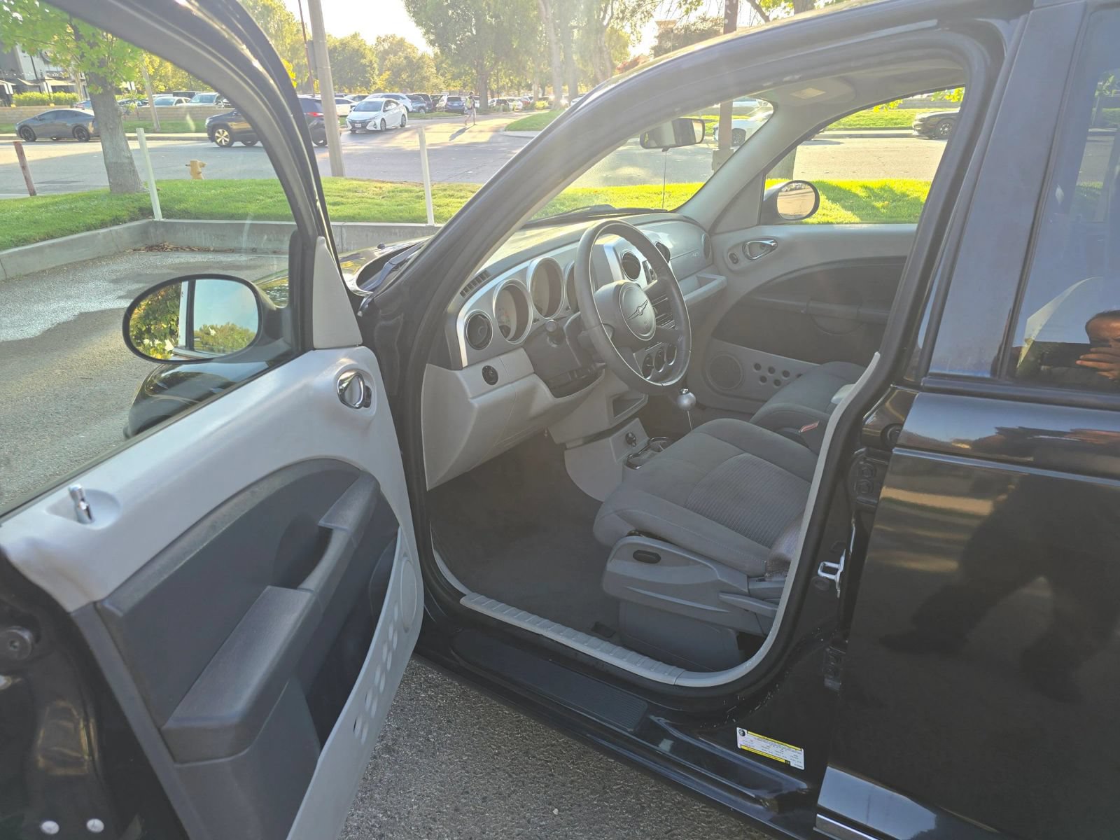 Used 2010 Chrysler PT Cruiser w/ Convenience Group FWD image 9