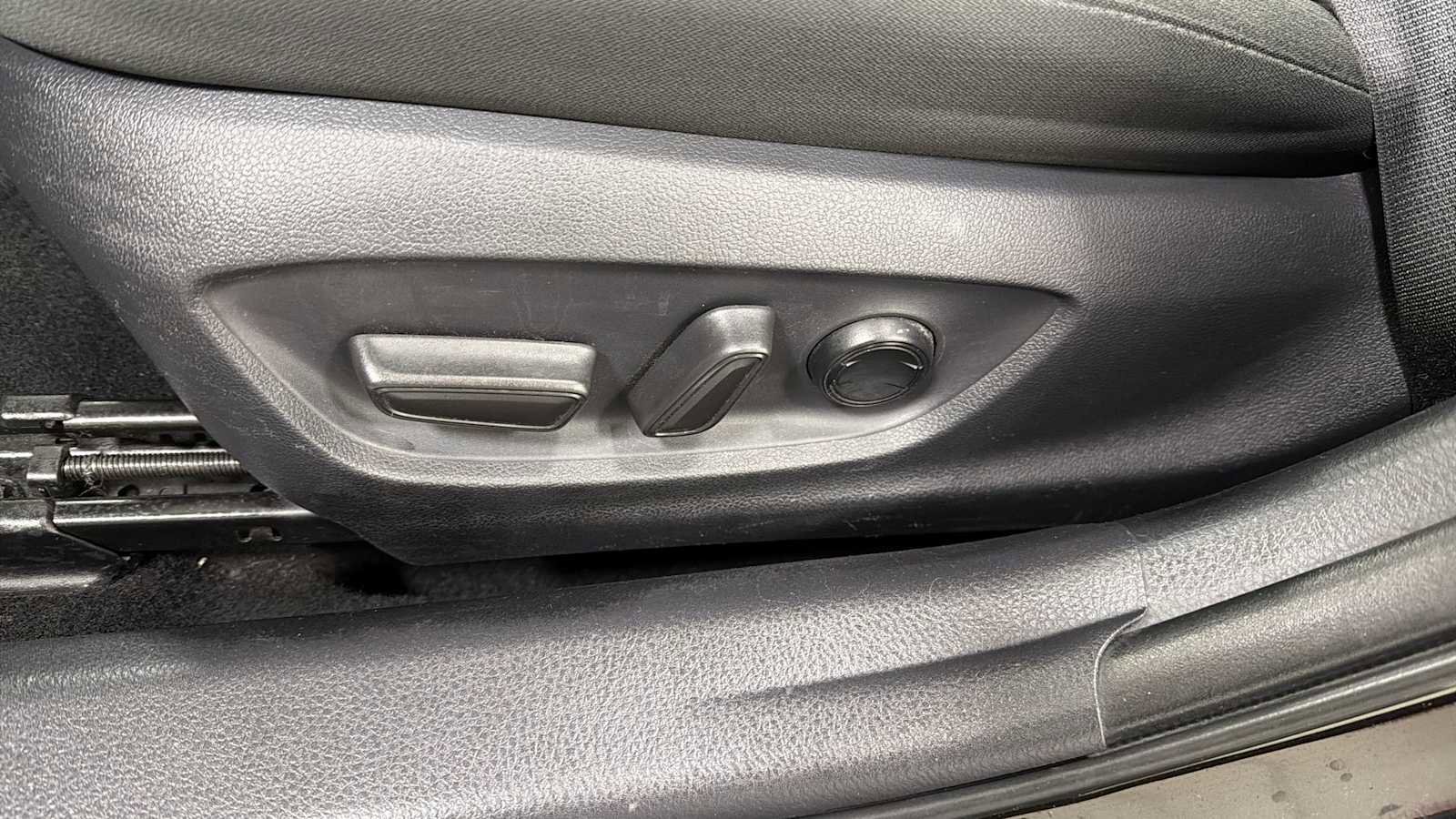 Certified 2018 Toyota Camry LE image 14