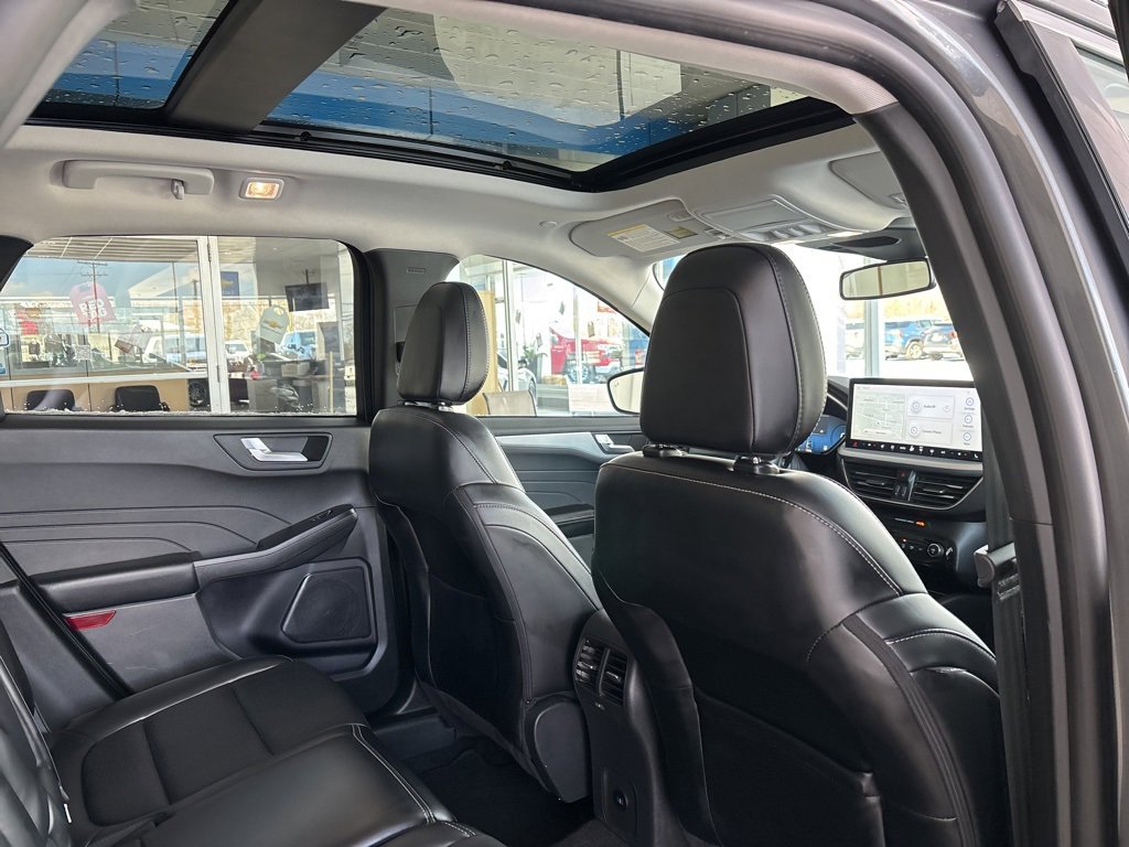 Used 2024 Ford Escape Platinum image 30