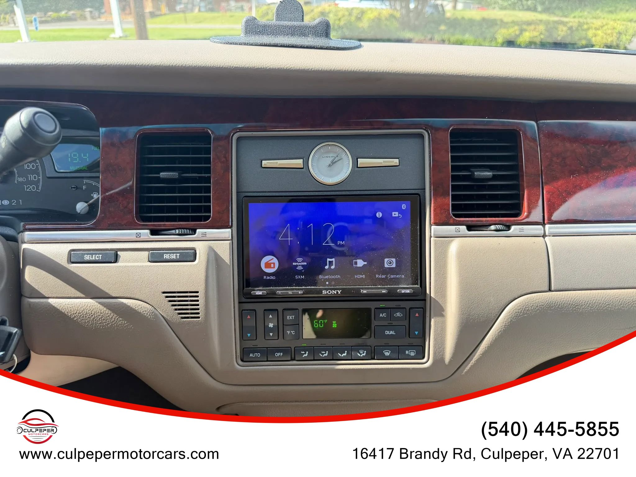 Used 2004 Lincoln Town Car Signature RWD image 19