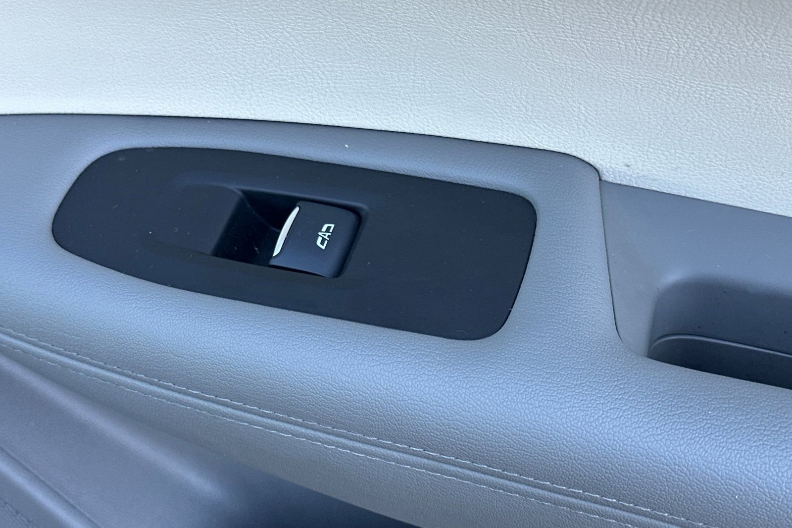 Certified 2025 Cadillac XT6 Premium Luxury image 23