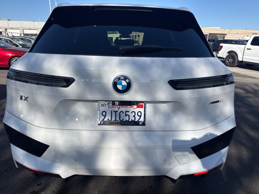 Used 2024 BMW iX xDrive50 w/ Premium Package AWD/4WD image 5