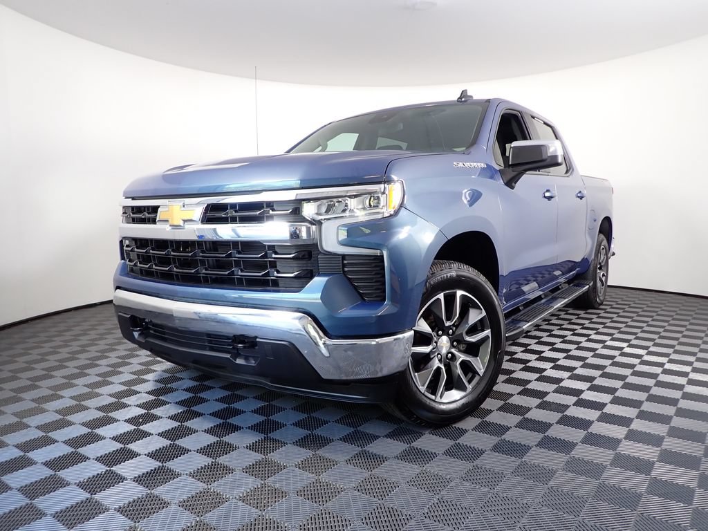Used 2024 Chevrolet Silverado 1500 LT w/ Convenience Package II AWD/4WD image 2