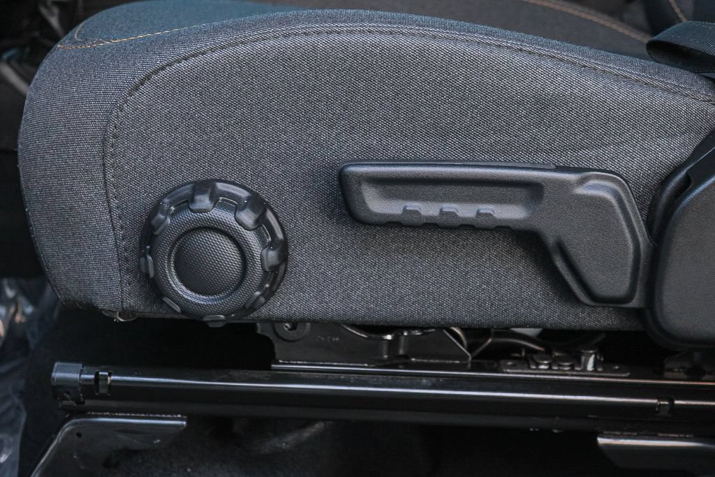Used 2025 Jeep Wrangler Unlimited Sport AWD/4WD image 24
