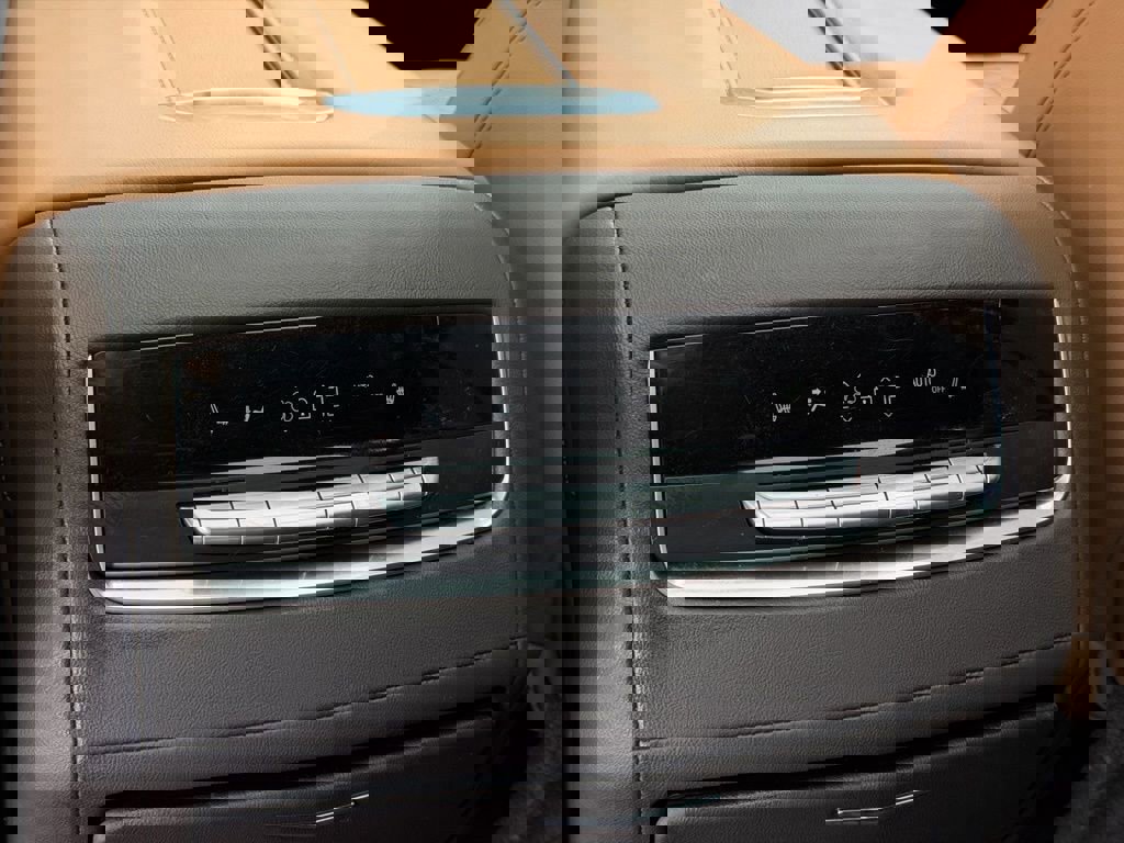 Used 2021 Cadillac Escalade ESV Premium Luxury image 32