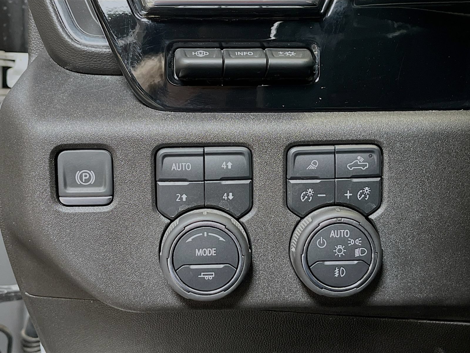 Used 2025 Chevrolet Silverado 1500 LTZ w/ LTZ Premium Package AWD/4WD image 10