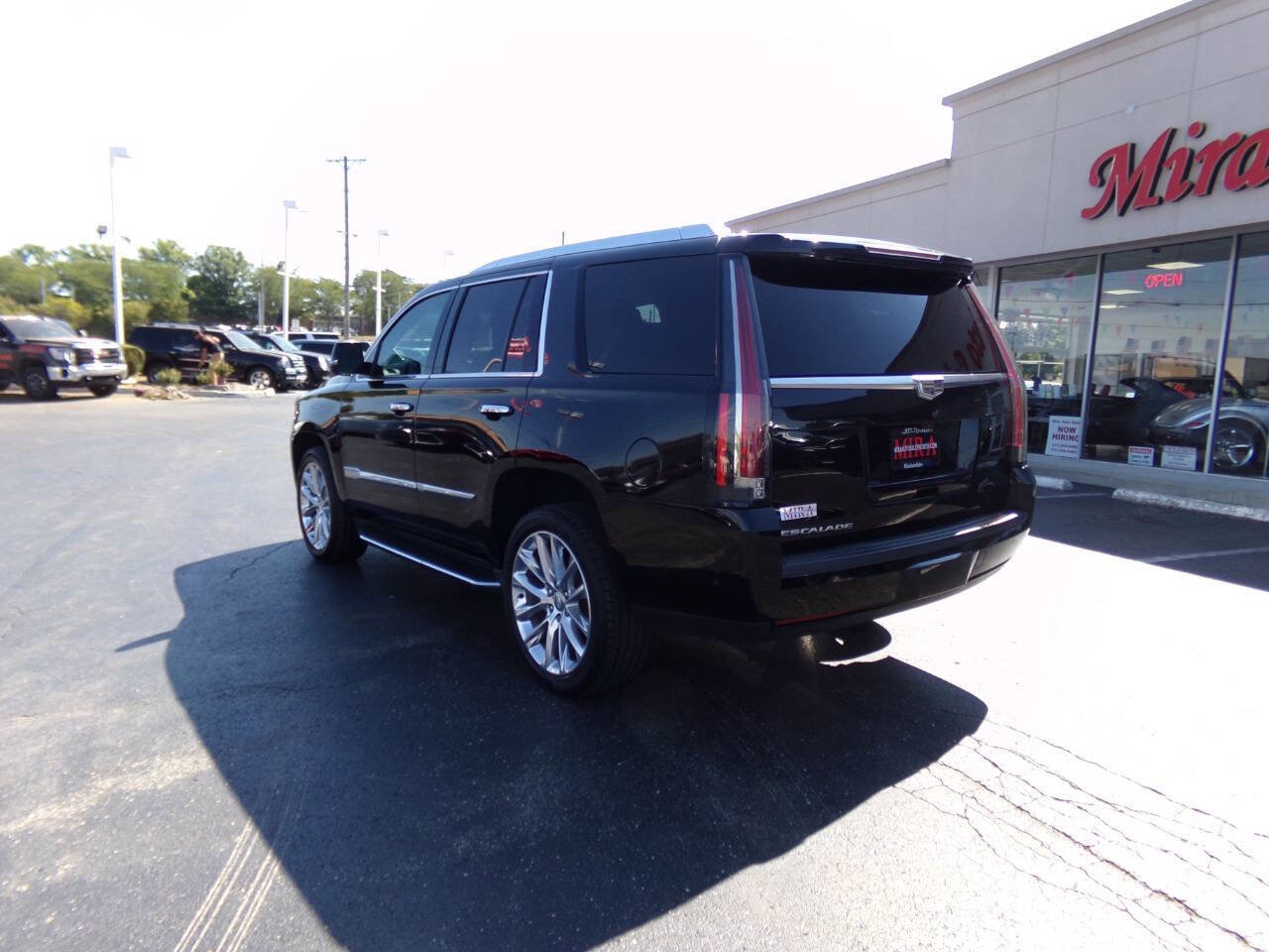 Used 2019 Cadillac Escalade Luxury image 9