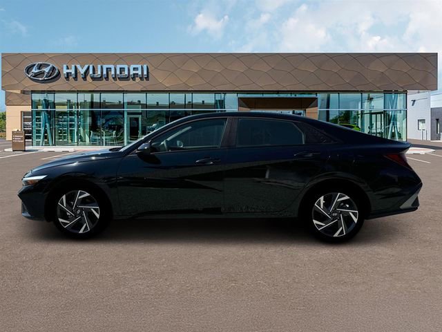 New 2025 Hyundai Elantra Sport image 3