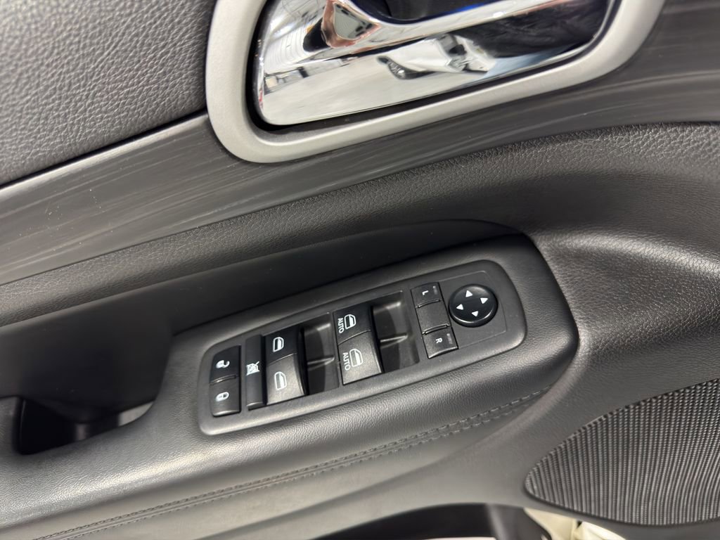 Used 2019 Jeep Grand Cherokee Laredo w/ Laredo X Package image 20