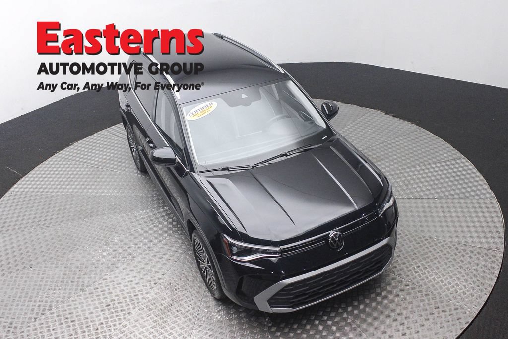 Used 2025 Volkswagen Taos SE FWD image 4
