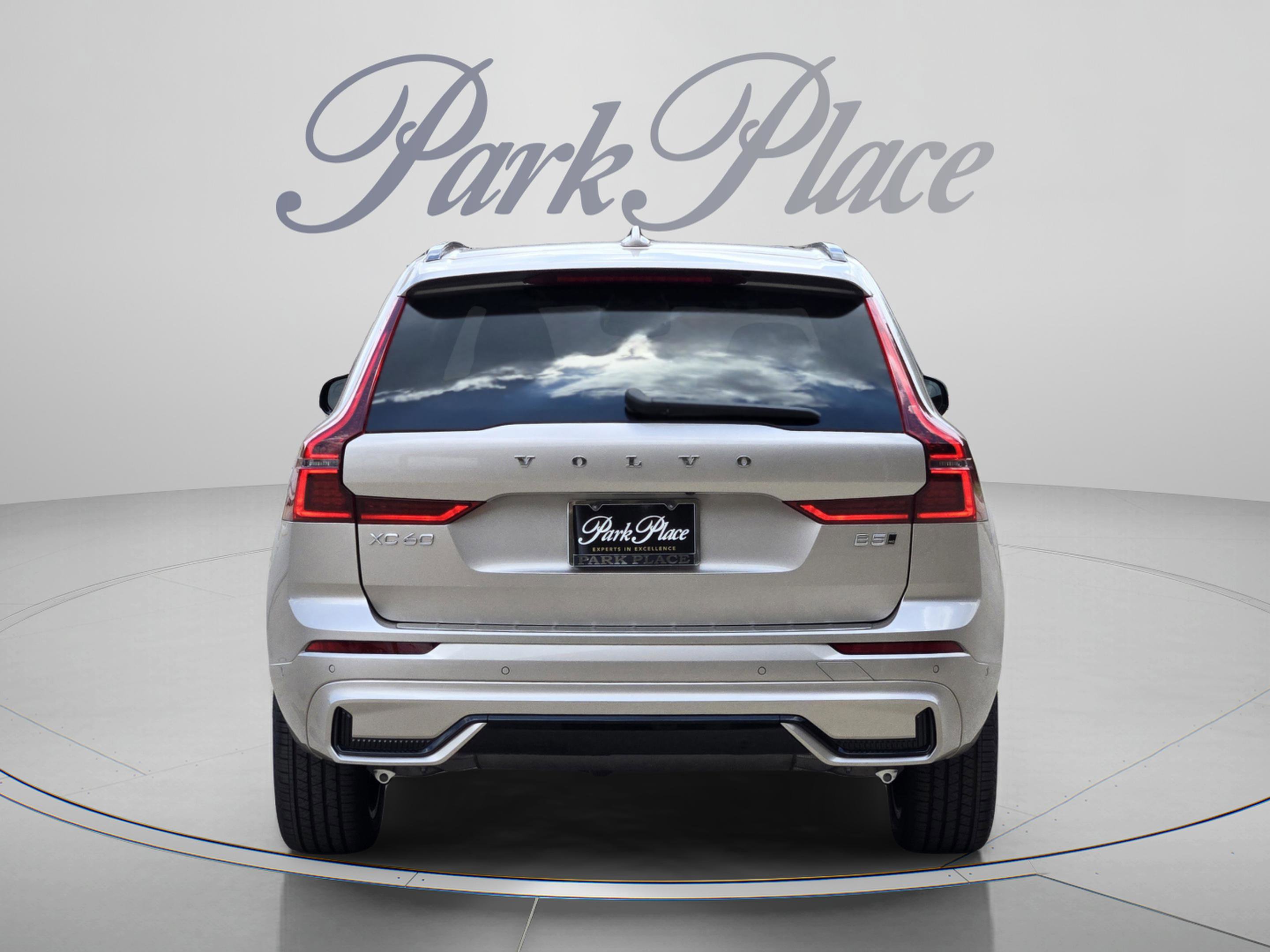 New 2026 Volvo XC60 B5 Plus w/ Protection Package Premier AWD/4WD image 4