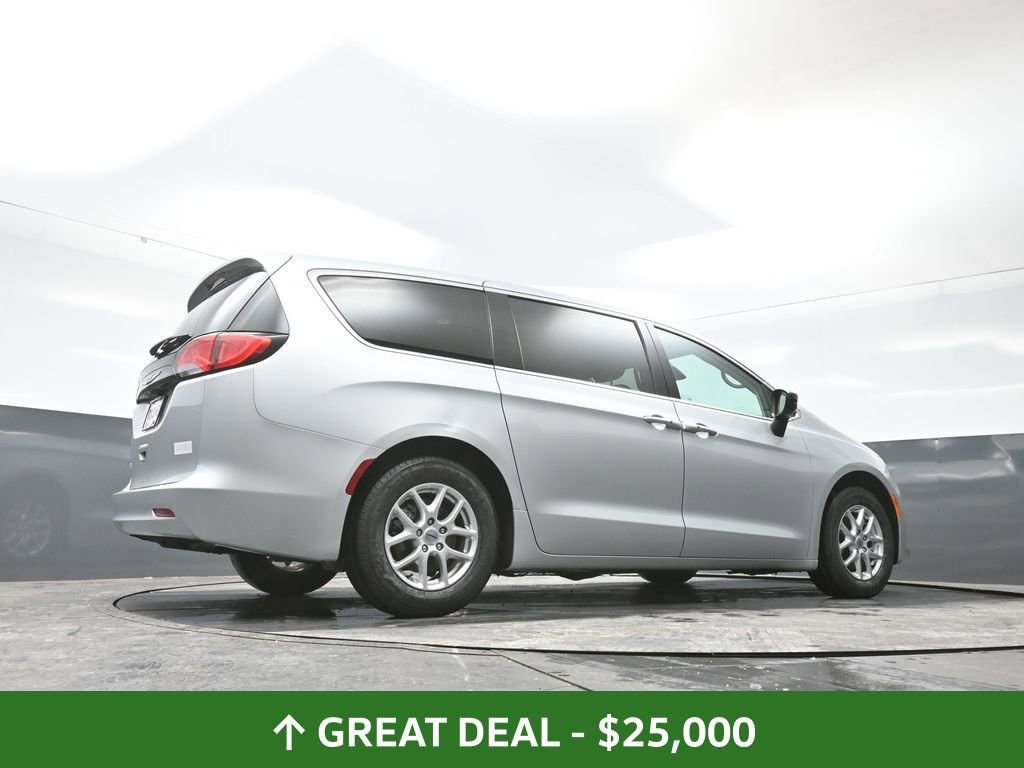 Used 2024 Chrysler Voyager LX image 49