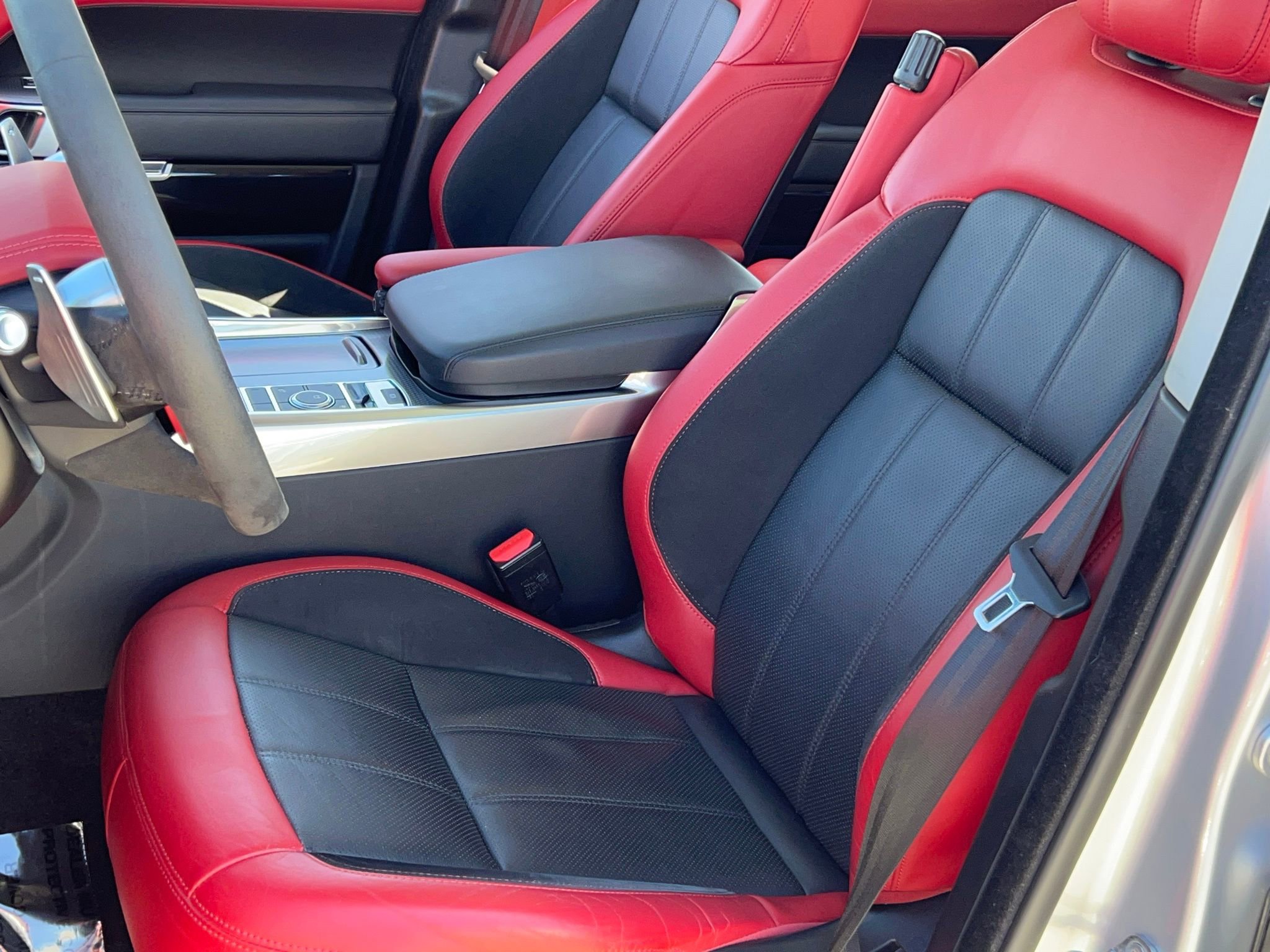 Used 2020 Land Rover Range Rover Sport HST image 4