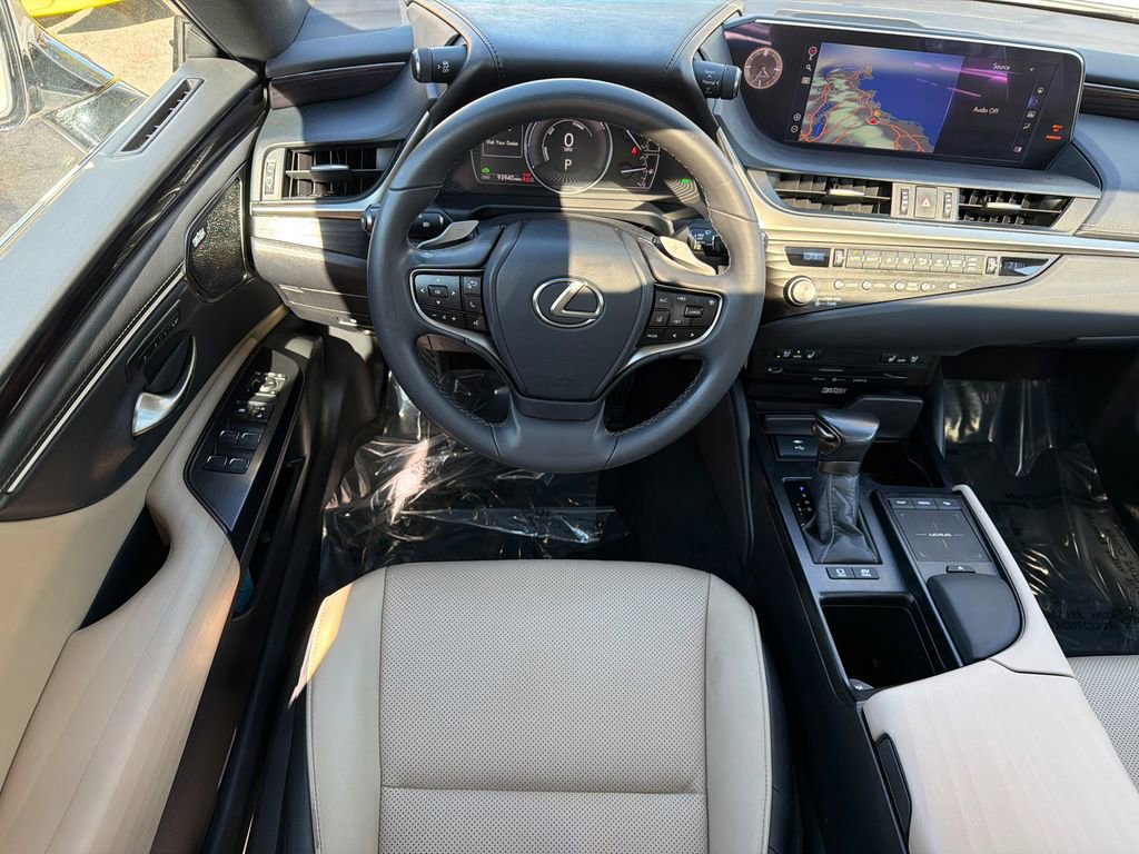 Used 2021 Lexus ES 300h w/ Premium Package image 19